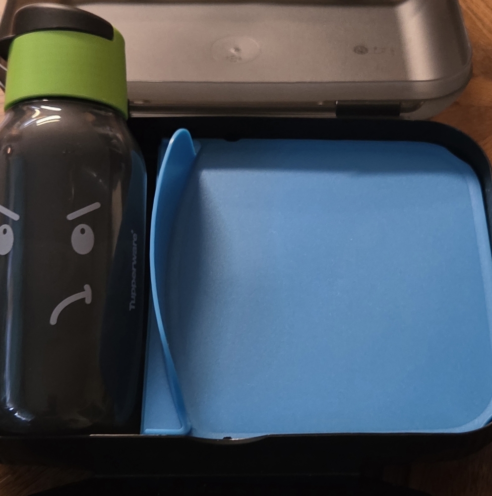Kid's Tupperware Lunch Set - Picture 2 of 7
